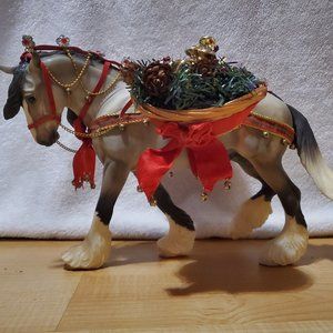 Breyer 2007 Christmas Holiday Horse Wintersong